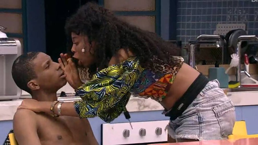 Lumena diz que sofre por Lucas e brother fala em sair do jogo