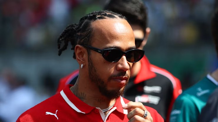 "18 anos disso": Hamilton ironiza reclamação de Fernando Alonso