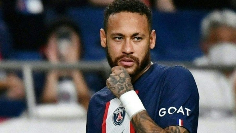 Neymar elogia entrosamento com Messi e Mbappé