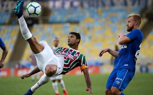 Gum afasta bola da defesa do Fluminense