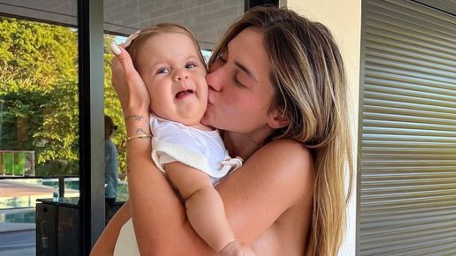 Maria Flor, filha mais nova de Virginia Fonseca, completa 1 ano em outubro