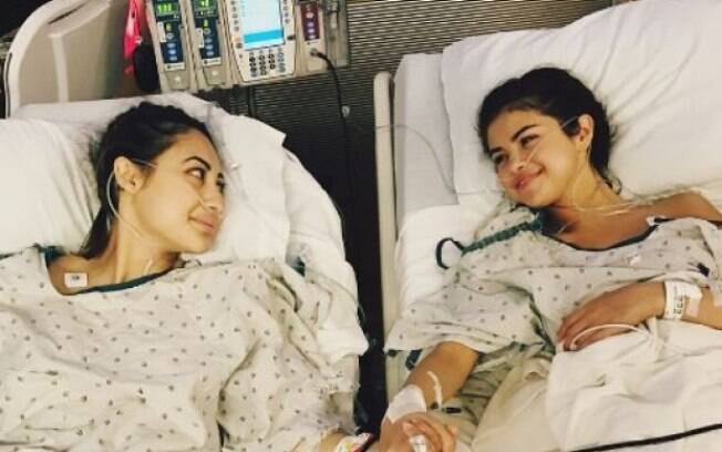 Em seu Instagram, Selena Gomez conta que precisou de um transplante de rim por conta do lúpus