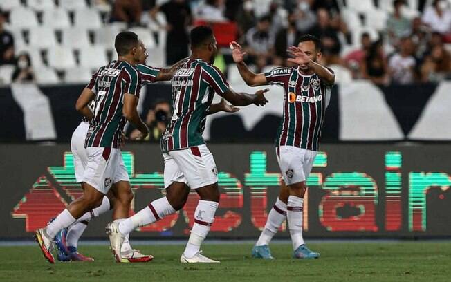Autor do gol da virada, Luccas Claro celebra vitória do Fluminense mas critica árbitro: 'Acho que foi um erro'