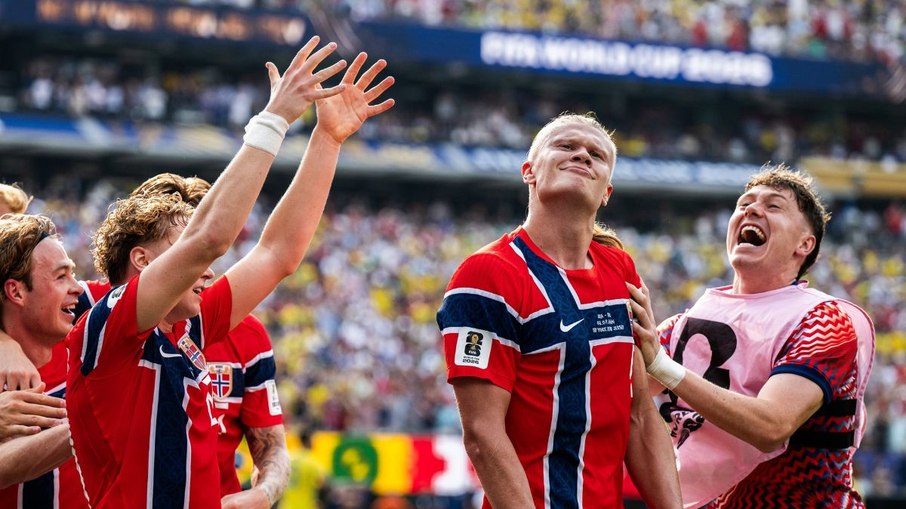 Haaland comemora gols feitos contra o Brasil na Copa do Mundo