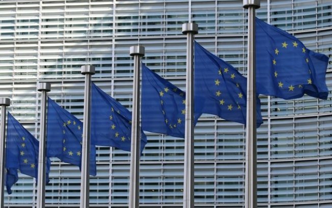 Comissão Europeia pede esclarecimentos de 17 empresas de tecnologia