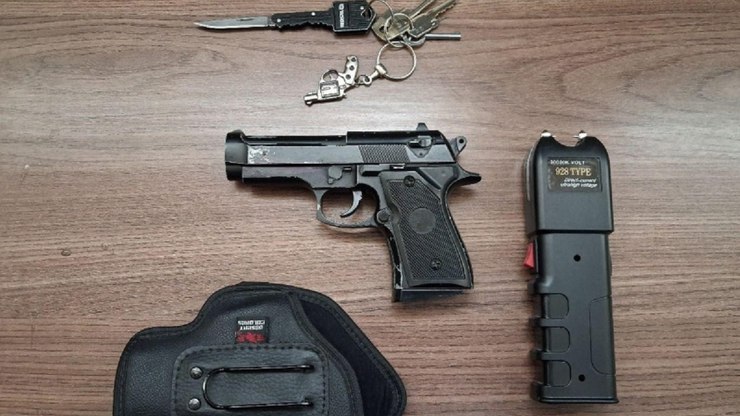 Homem é detido com réplica de arma após denúncia em Vinhedo