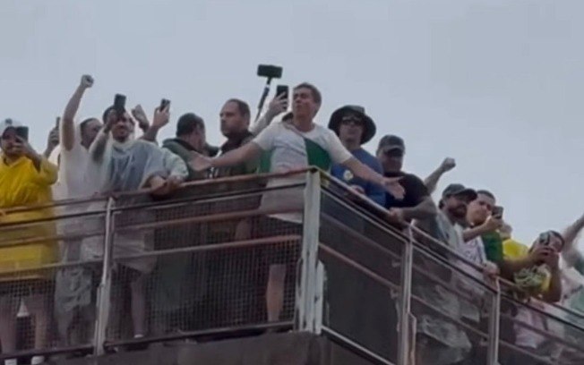 Nikolas Ferreira durante concentração d caminhada, em Brasília Nikolas Ferreira durante concentração d caminhada, em Brasília
