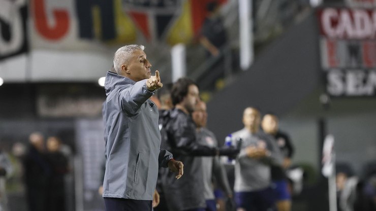 Crespo garante permanência em 2026: "Muito trabalho para fazer"