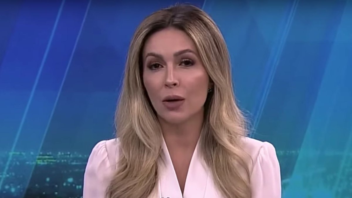 Thalita Oliveira no último dia de apresentação do Jornal Record News