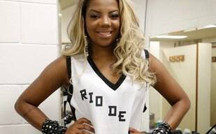 Ludmilla finge ser outra pessoa ao ser abordada por fãs em praia; veja aqui