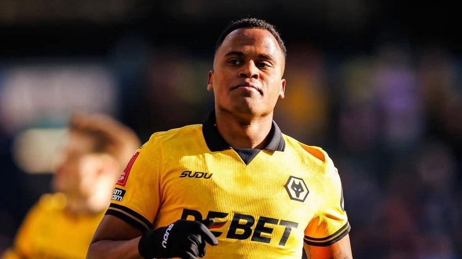 Jhon Arias não teve grandes oportunidades no Wolves Jhon Arias não teve grandes oportunidades no Wolves