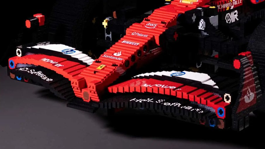 Lego cria réplica em tamanho real de carro da Ferrari