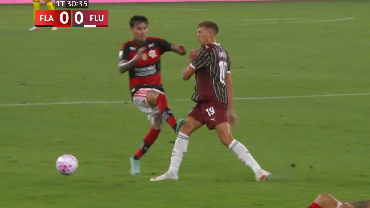 Samuel Xavier critica arbitragem após derrota do Fluminense para o Flamengo