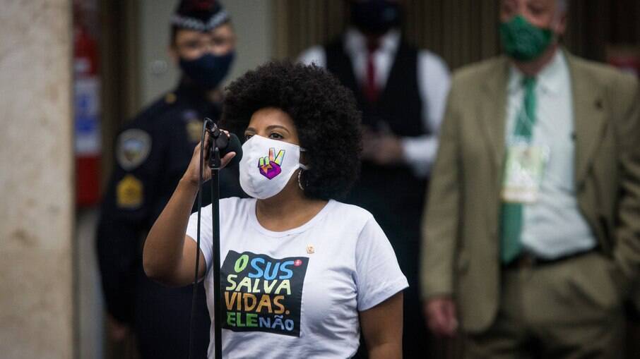 Vereadora Luana Alves, do PSOL