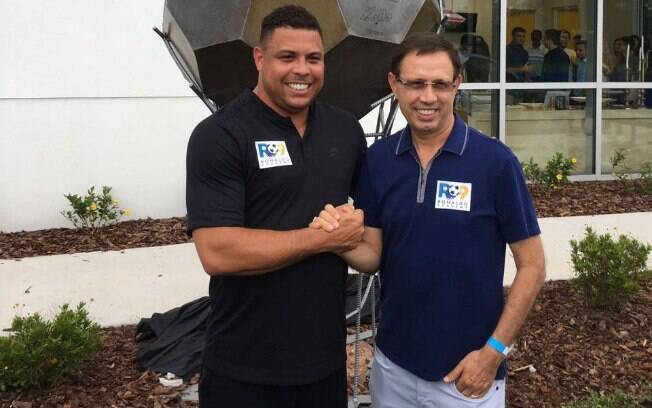 Ronaldo e o empresário Carlos Wizard Martins, seu parceiro no projeto nos EUA
