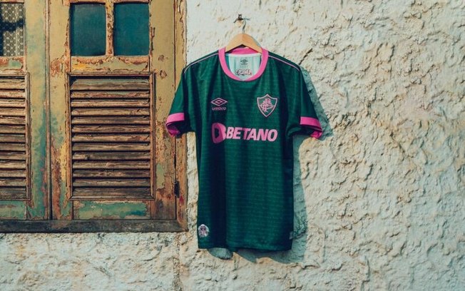 Fluminense estreia uniforme em homenagem ao sambista Cartola diante do Corinthians