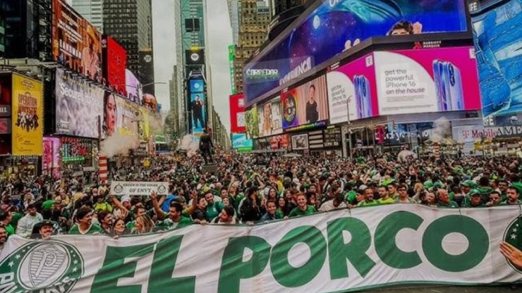 Torcedor%20do%20Dortmund%20se%20rende%20ao%20Palmeiras