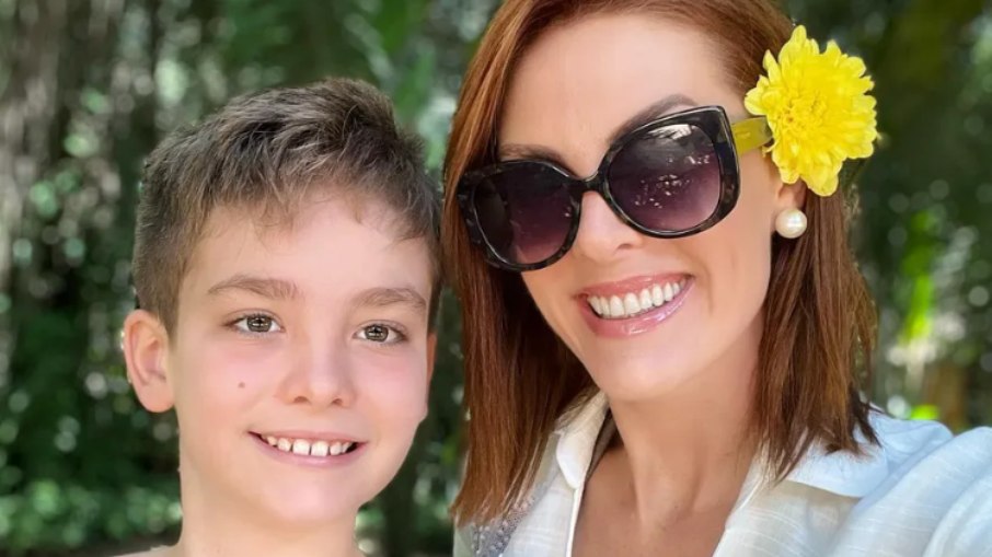 Ana Hickmann abre álbum de fotos com o filho: 'Faz tudo valer a pena'