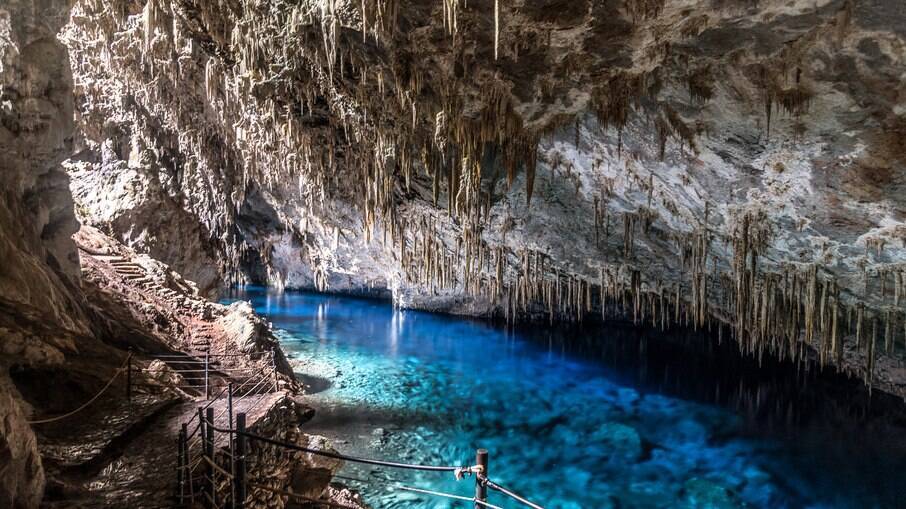 Grutas, cavernas, mergulho e escalada são atrações em Bonito