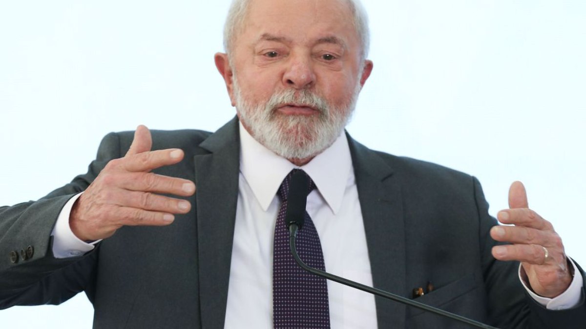 Presidente Luiz Inácio Lula da Silva (PT) durante solenidade que anunciou a retomada do programa Mais Médicos para o Brasil