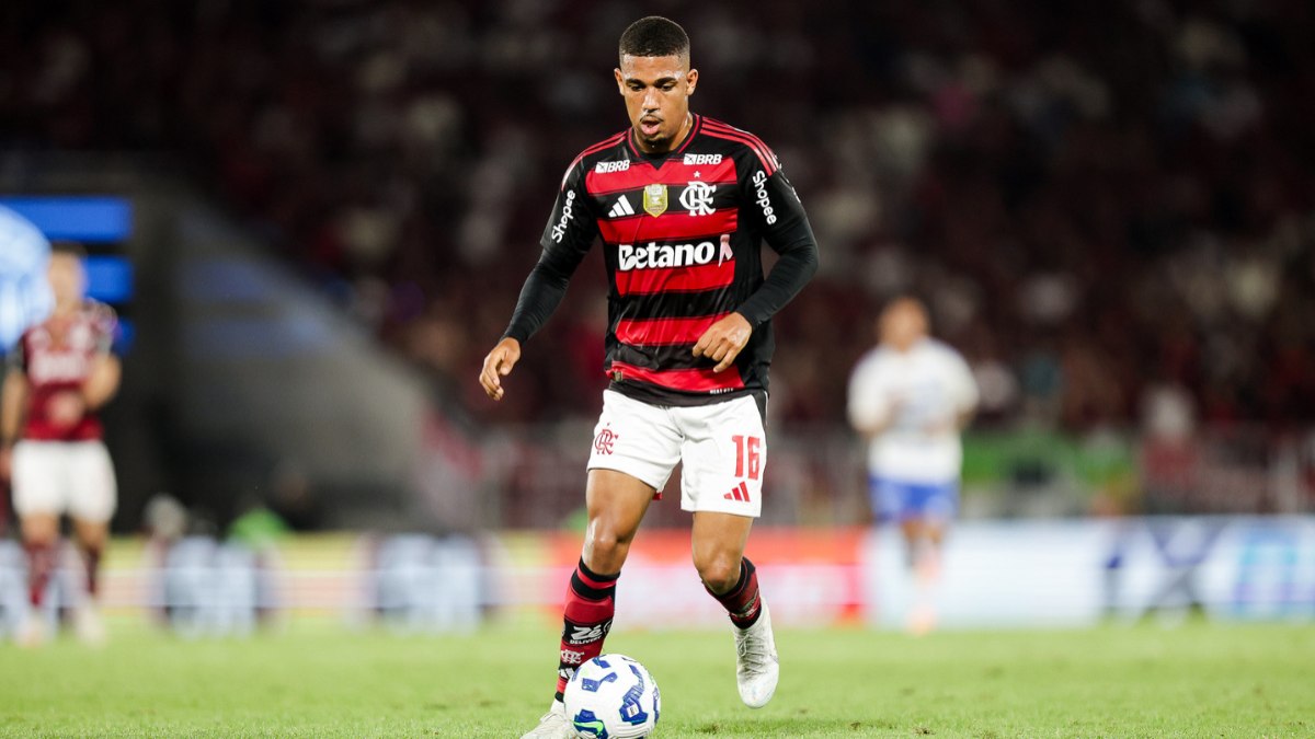 Samuel Lino tem sido questionado pela torcida do Flamengo Samuel Lino tem sido questionado pela torcida do Flamengo