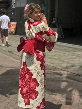 Carine no  Japão para ver o Miss Bumbum