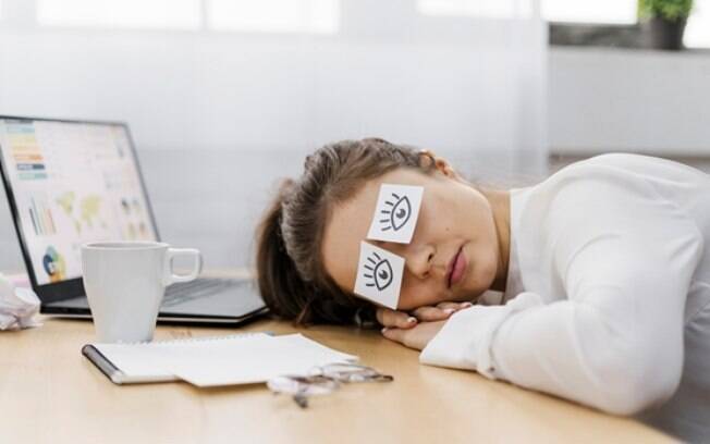 Síndrome de Burnout pode afetar profissionais por excesso de trabalho