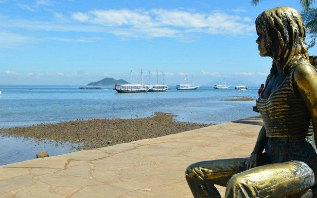 Estátua de Brigitte Bardot na Armação de Búzios