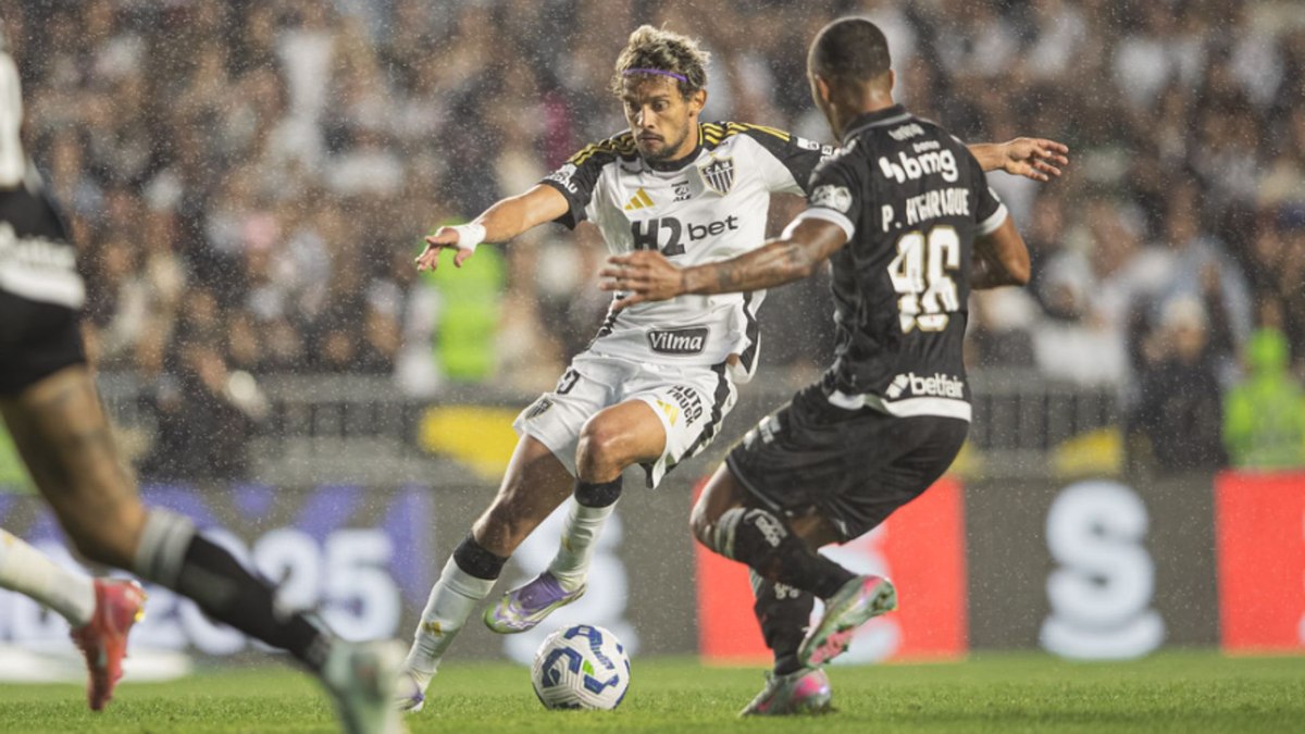 Vasco leva gol relâmpago, empata com o Atlético-MG e segue no Z4 Vasco leva gol relâmpago, empata com o Atlético-MG e segue no Z4