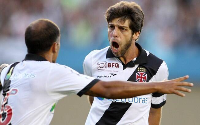 Juninho Pernambucano comemora o gol da vitória do Vasco . Foto: Gazeta Press