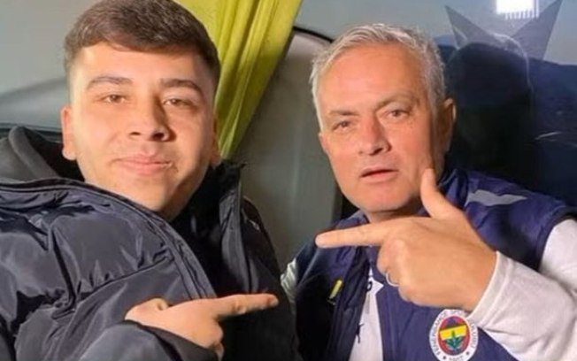 Mourinho e o torcedor Alper Melek