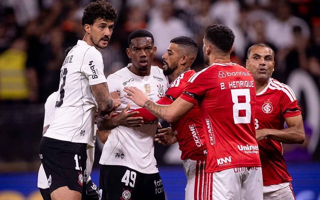 Gustavo Henrique lamenta gol sofrido no início da partida