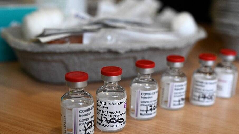 Vacina de Oxford, produzida em parceria com a Fiocruz
