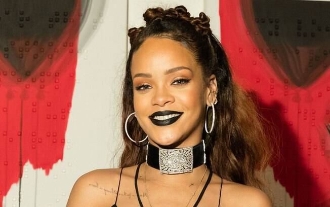 Rihanna usa conjunto casual avaliado em R$ 15 mil durante as gravações do filme ''Ocean's Eight''