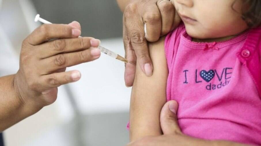 Apenas 4,7% das crianças entre 5 e 11 anos tomaram 2 doses da vacina contra a Covid-19