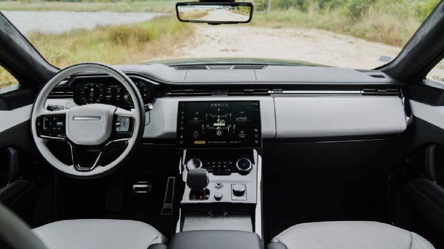 Interior do Range Rover Sport 2026