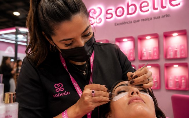 Sobelle se destaca no mercado de extensão de cílios