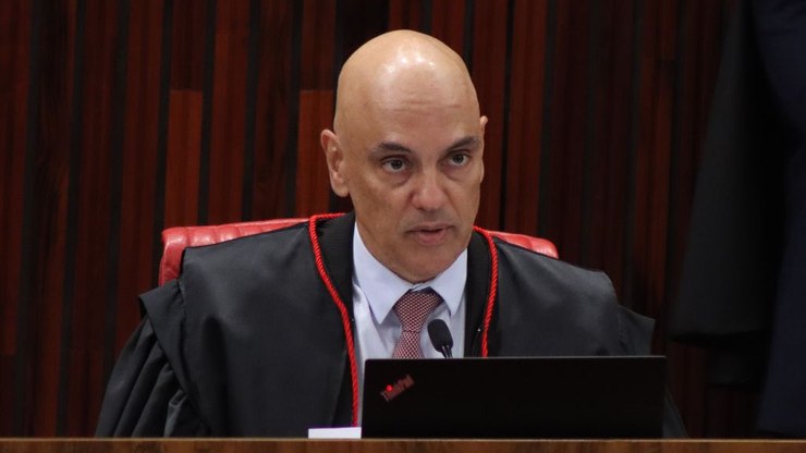 24 horas após manifestação de Bolsonaro, Moraes se cala
