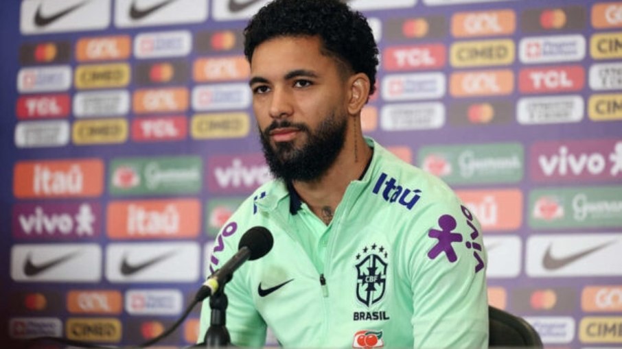 Douglas Luiz se aproxima da Juventus