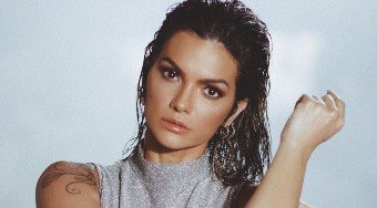 Longe dos palcos, fitness e mãe de 3: por onde anda Kelly Key