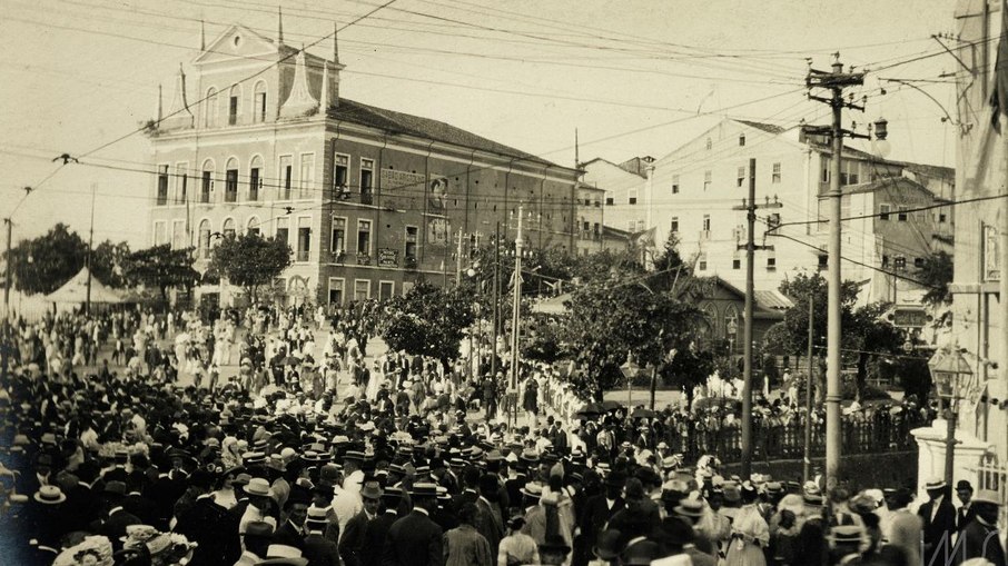 Carnaval no largo do Pelourinho em 1910 Carnaval no largo do Pelourinho em 1910