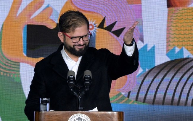 Presidente chileno Gabriel Boric durante discurso em Santiago, 3 de maio de 2024