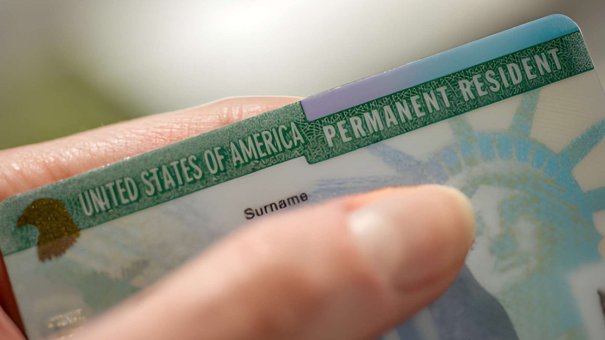 Trump obriga estrangeiros a sair dos EUA para pedir green card
