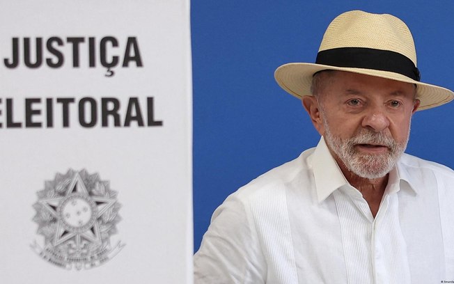 Lula obteve 2,2 milhões de votos a menos do que Flávio Bolsonaro no primeiro turno Lula obteve 2,2 milhões de votos a menos do que Flávio Bolsonaro no primeiro turno