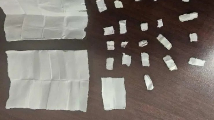 Papéis envenenados causam mortes misteriosas em prisão
