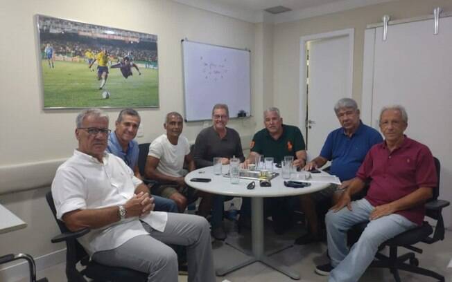 Senador Romário ouve demanda de treinadores em reunião sobre a Lei Geral do Esporte