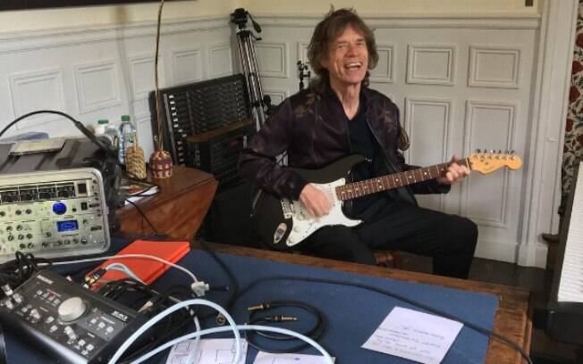 Mick Jagger lança duas músicas inéditas
