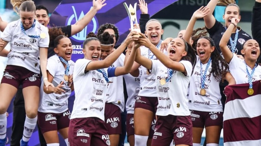 Ferroviária festeja título do Brasileirão Feminino Sub-17