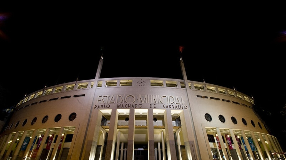 Dois funcionários brigam durante obra do estádio do Pacaembu