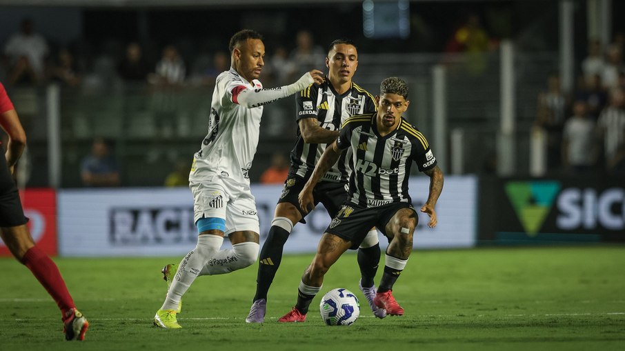 Neymar sai machucado, Santos supera Galo e vence a primeira no Brasileirão Neymar sai machucado, Santos supera Galo e vence a primeira no Brasileirão